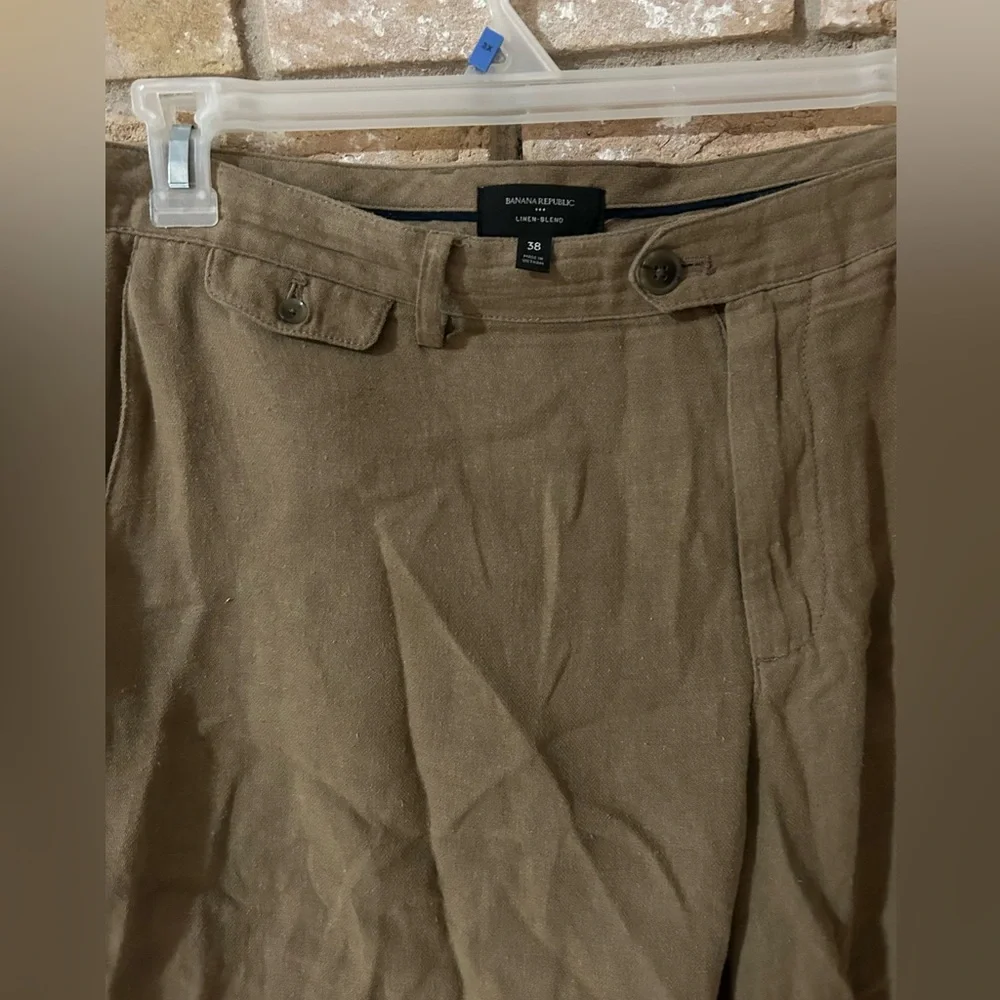 Banana Republic Tan Flat Front Shorts. Men size 38.